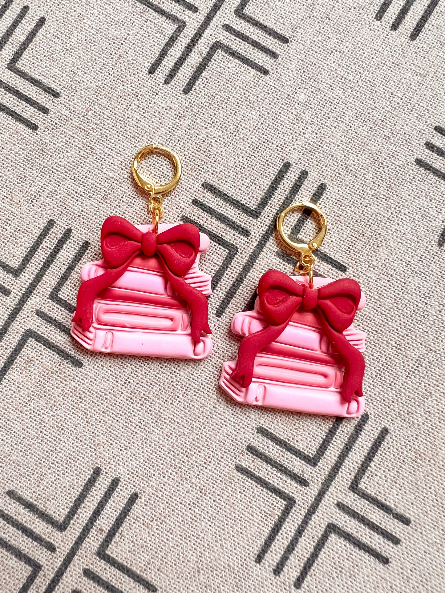 Girly Pop Book Huggies